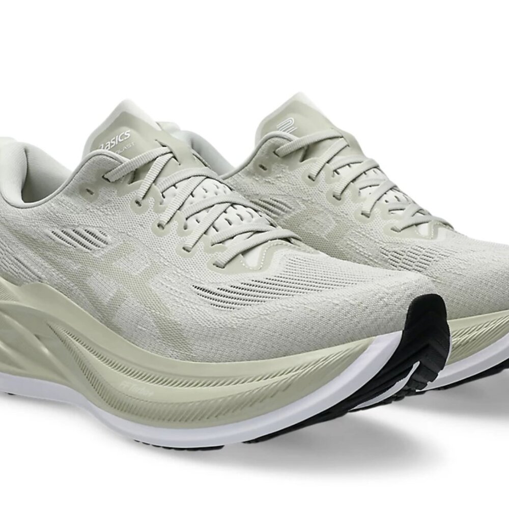 BRAND NEW ASICS Superblast 2